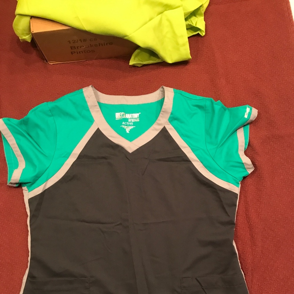 Scrub set